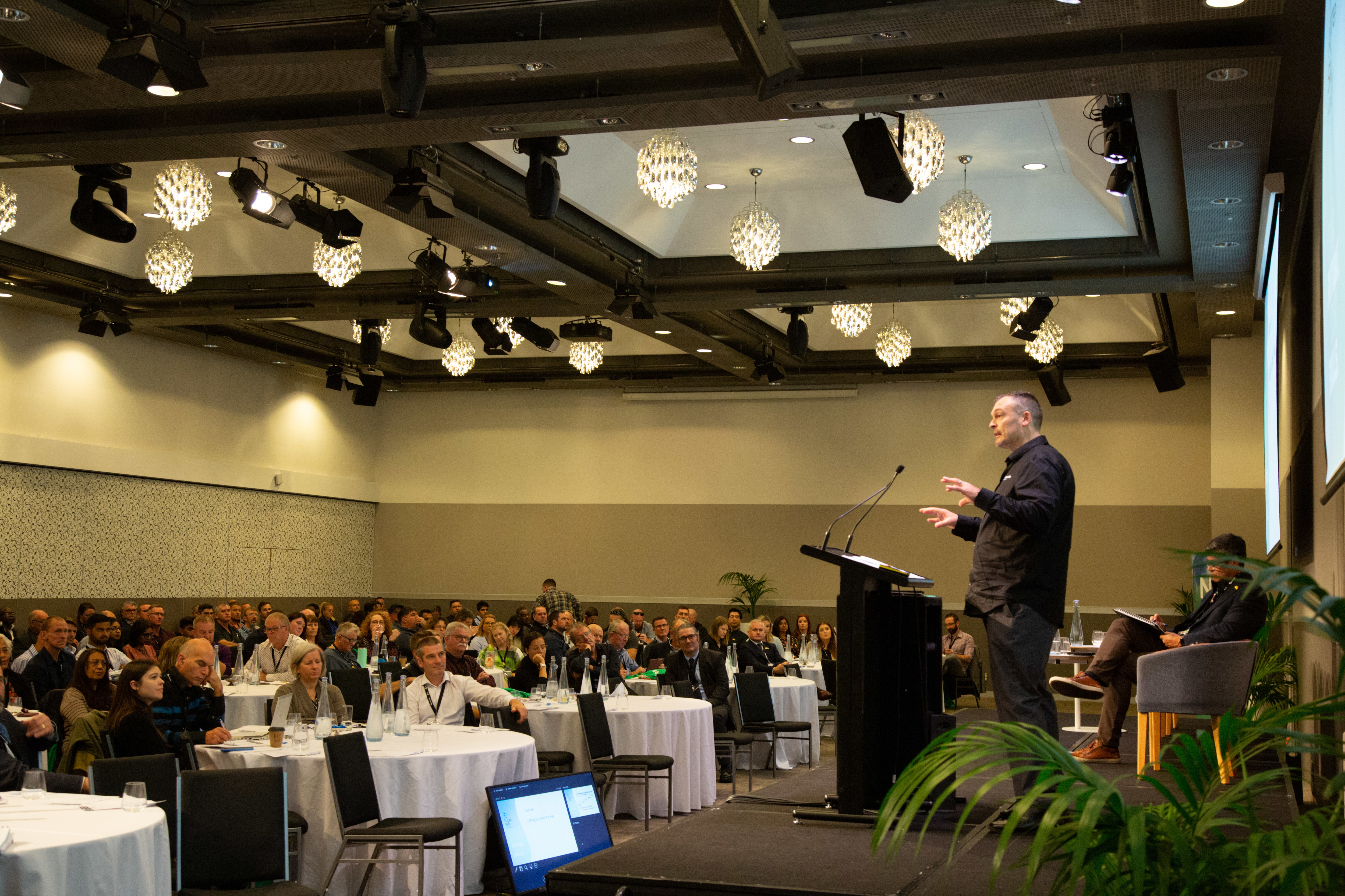 Building lecturer shares negotiation techniques