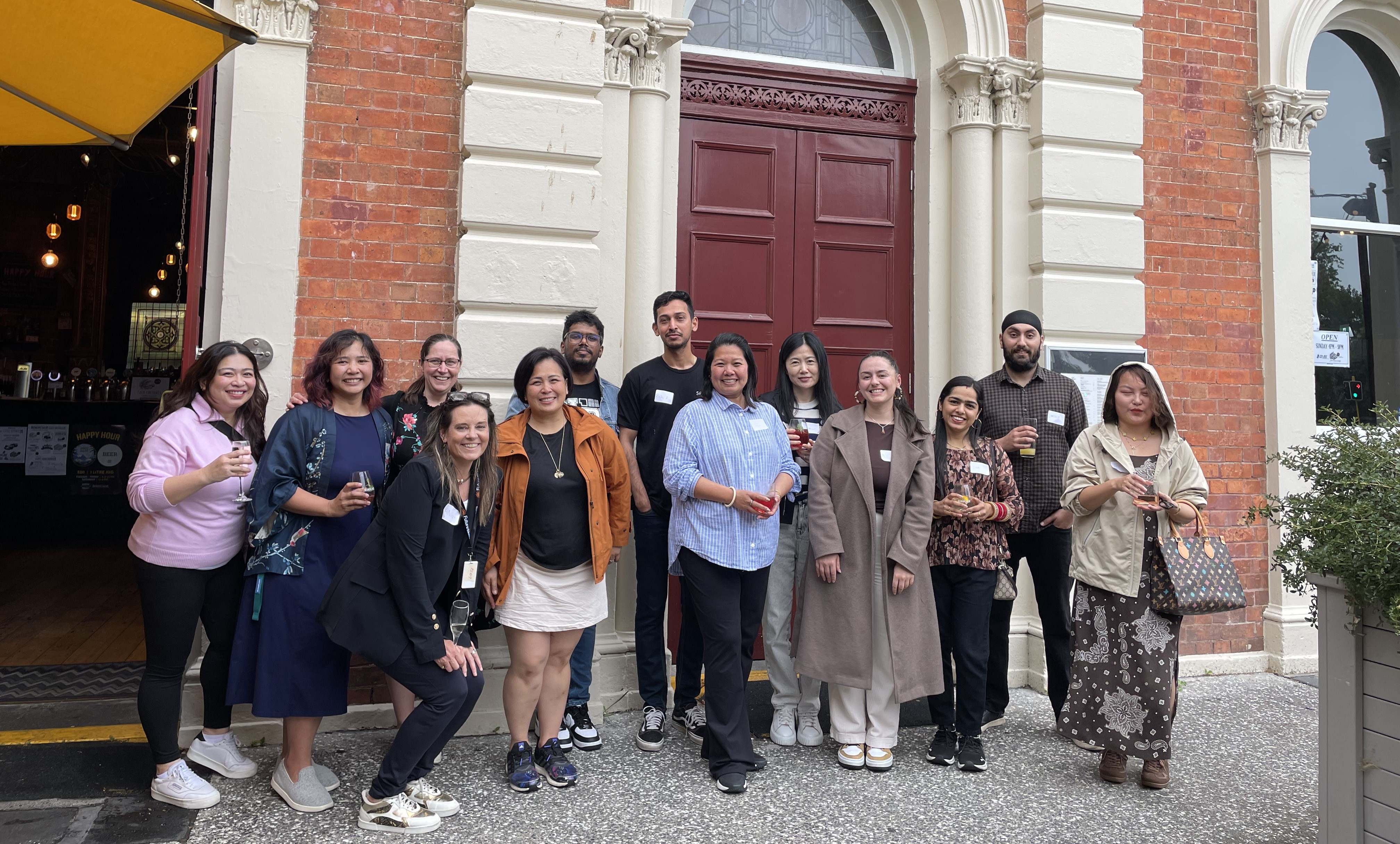 <p>AIC graduates reconnect and share insights</p>