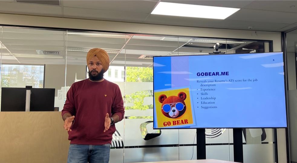 <p>Students learn about AI-driven job searching</p>