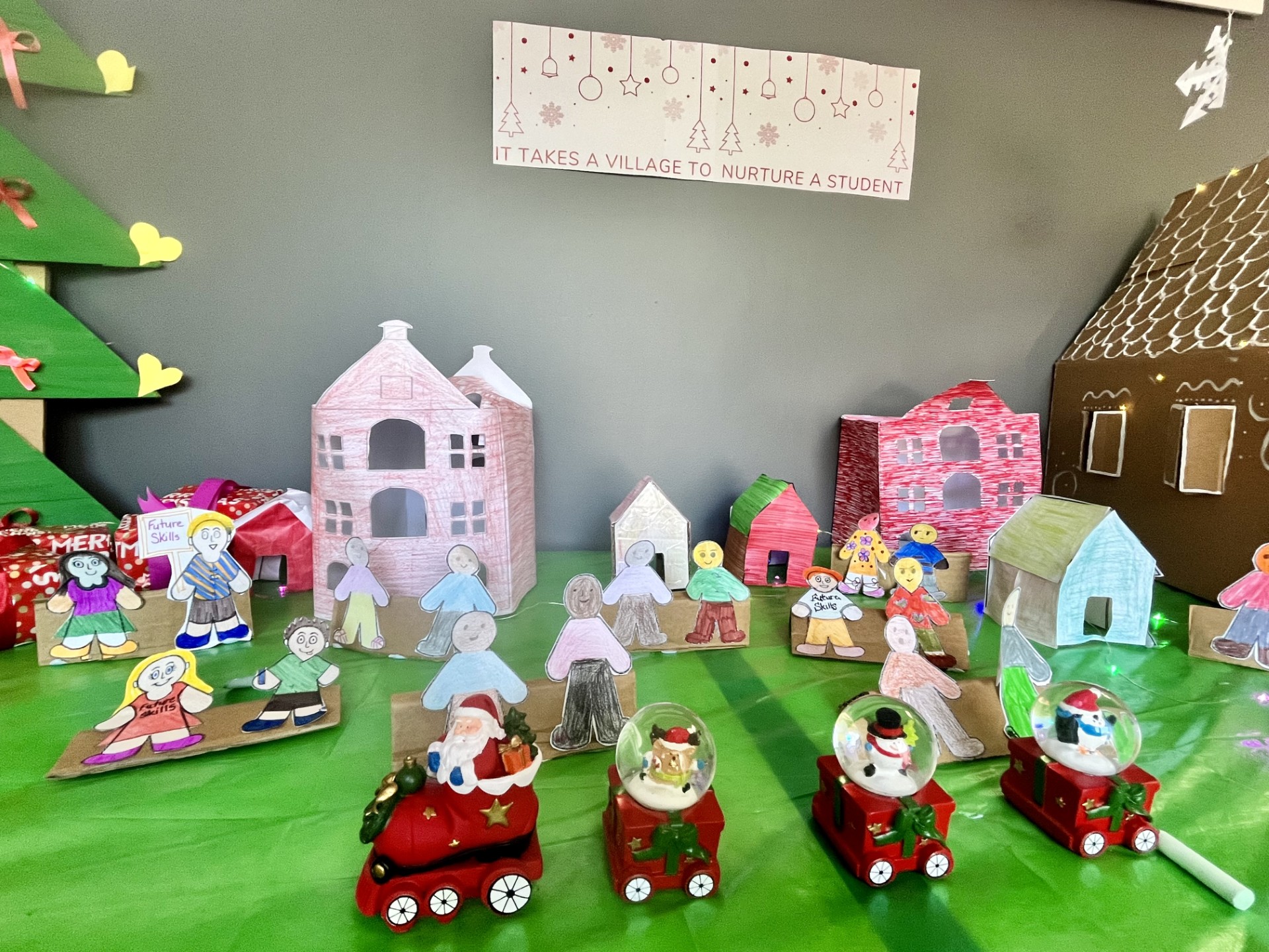 <p><strong>Spreading the festive cheer at Royal Oak</strong></p>